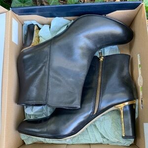 Anne Klein black ankle boots. 10M.